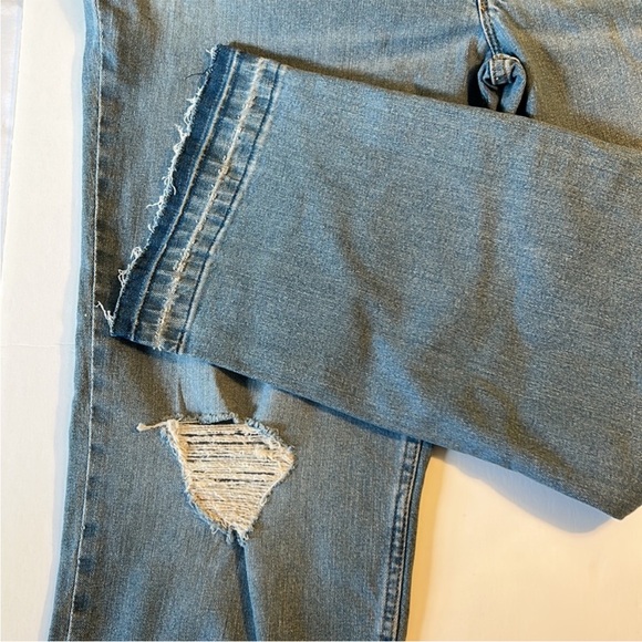 Wrangler 16 / 33 Jeans High Rise True Straight Crop Distressed Raw Hem NWT - Picture 9 of 12